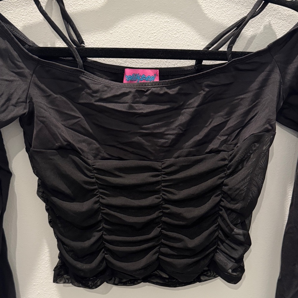 Brand new edikted off the shoulder longsleeve top